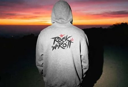 Comfortable hooded sweatshirt with a modern fit, perfect for casual and everyday wear.